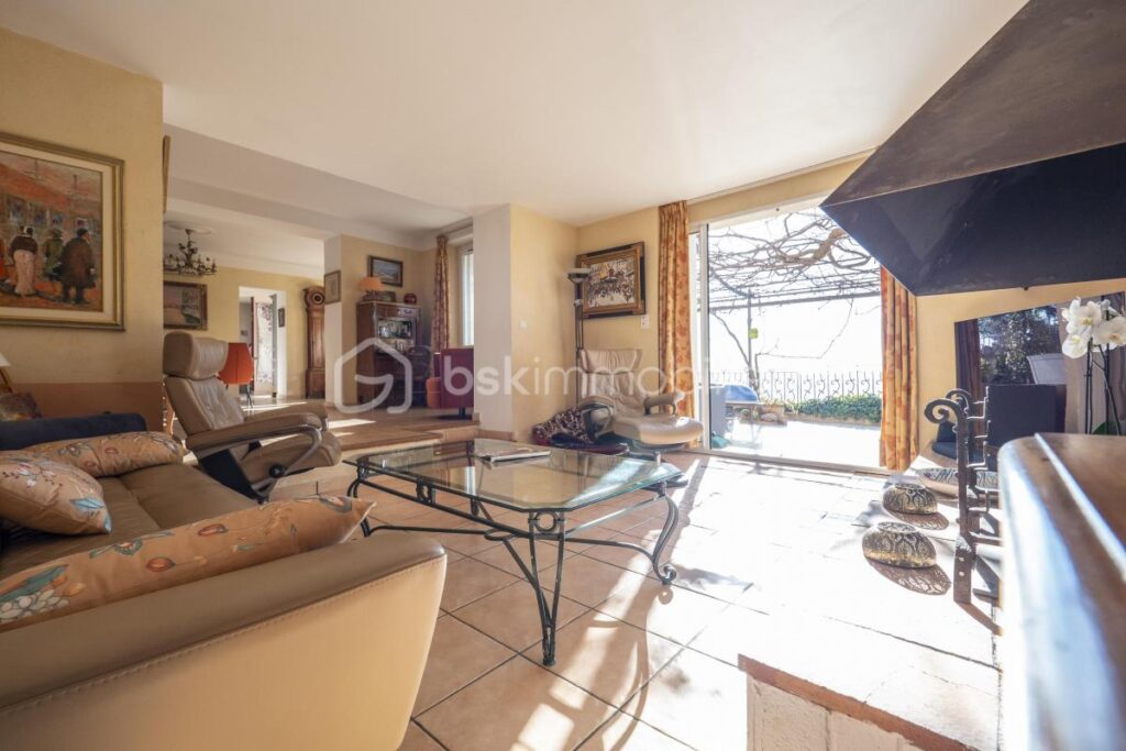 À Vendre – Villa d’Exception au Faron avec Vue Panoramique sur la Rade de Toulon – 6 pièces – 5 chambres – 200 m²