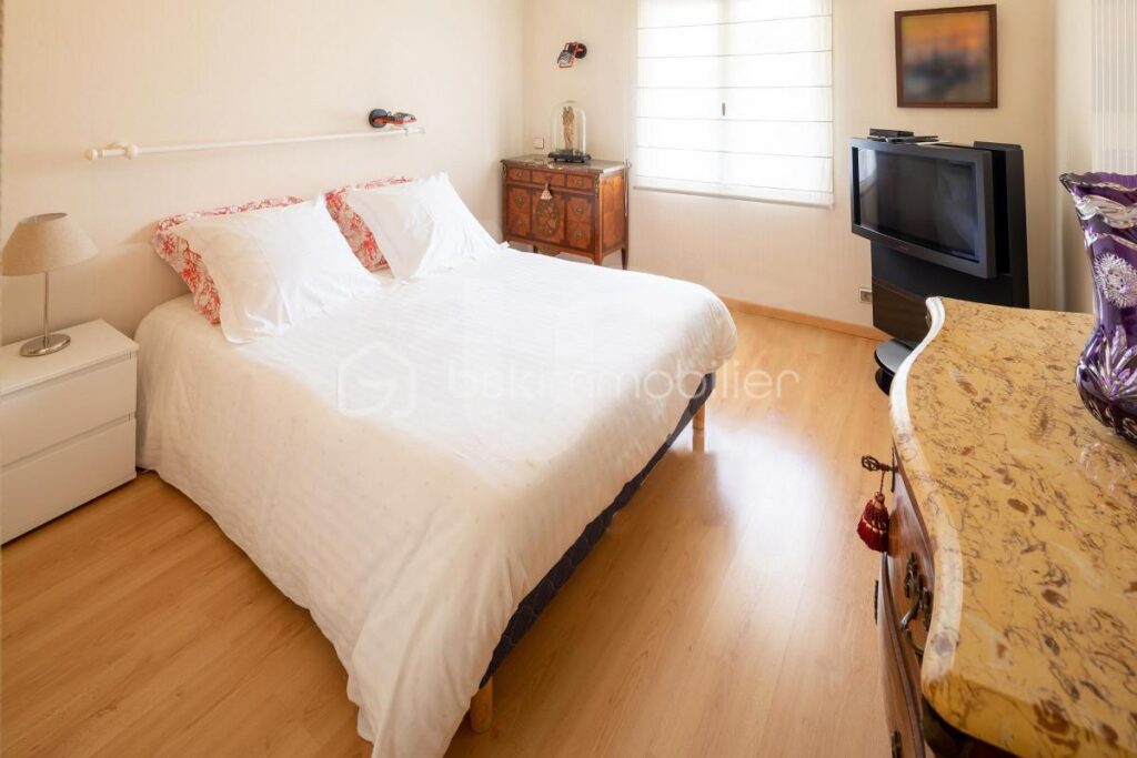 Profitez du luxe paisible d’une maison d’architecte au cœur de Lourdes – 8 pièces – 5 chambres – 310 m²