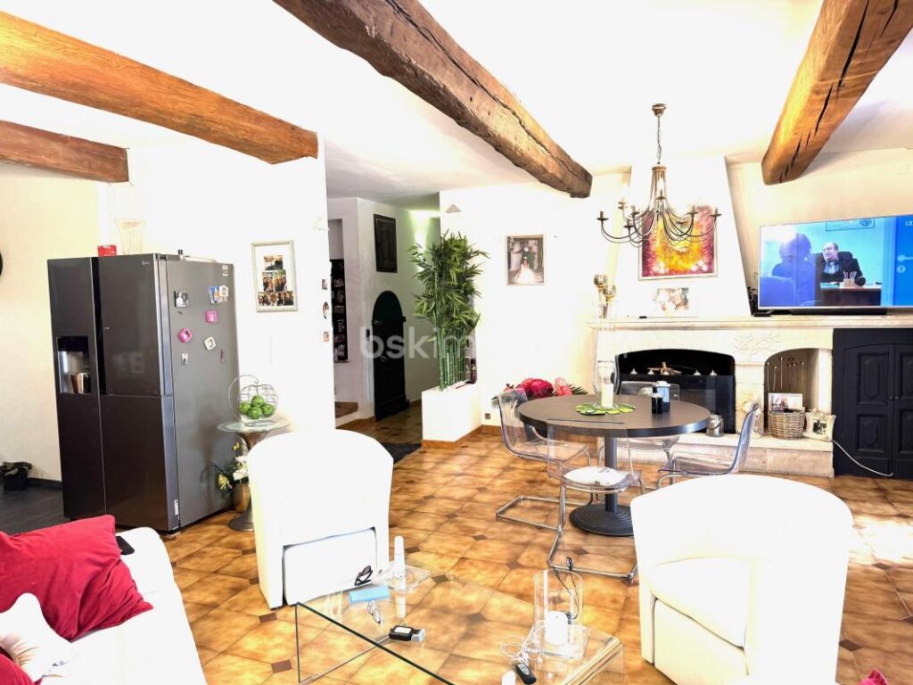 Propriété d’exception de 300m2 – Parc du LUBERON – Corbières en Provence – 10 pièces – 6 chambres – 301 m²