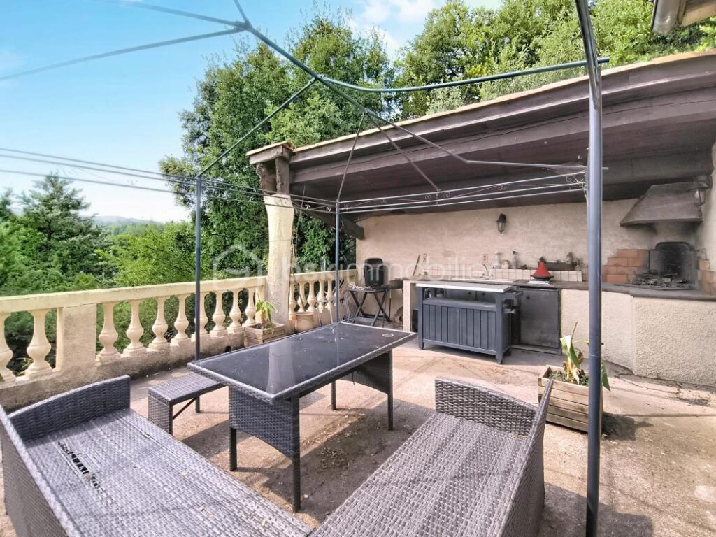 Grande maison familiale de 287 m² avec jardin, piscine et garage – Bédarieux – 11 pièces – 4 chambres – 287 m²
