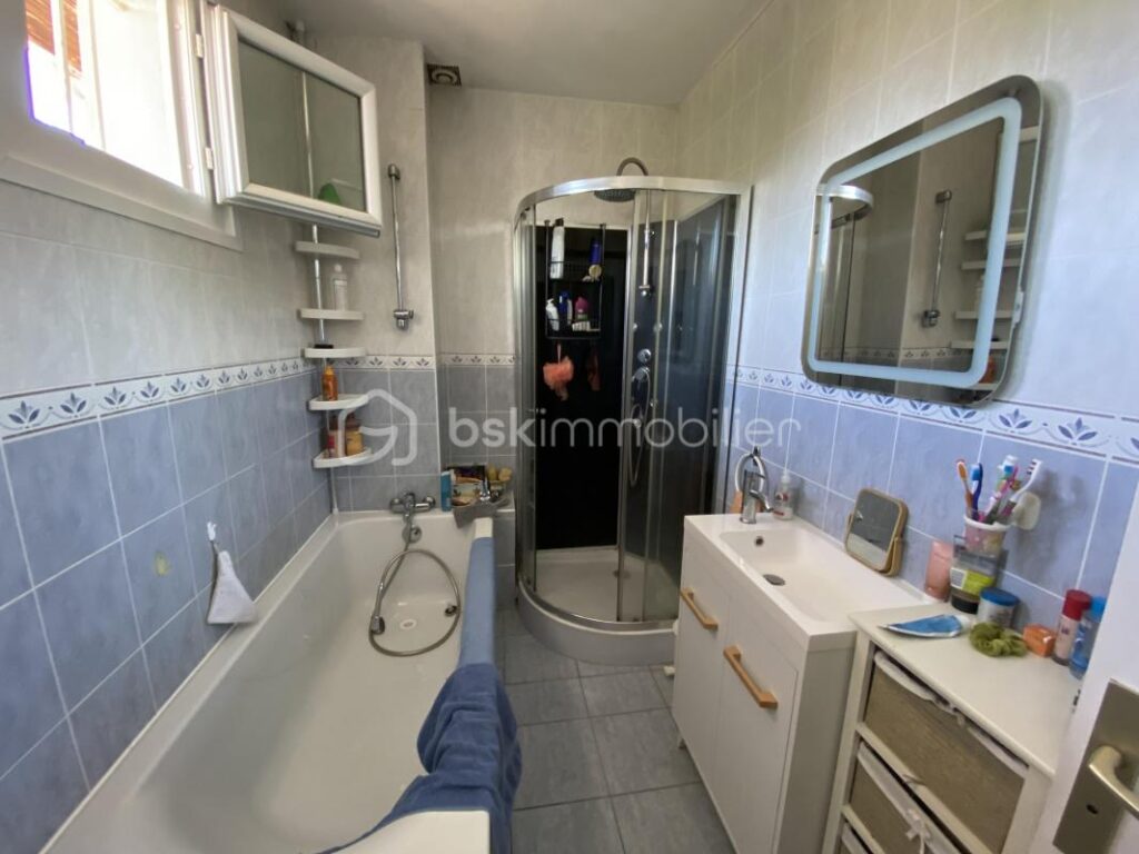 Maison avec piscine à vendre : Profitez de l&rsquo;évasion en ville ! – 5 pièces – 4 chambres – 140 m²