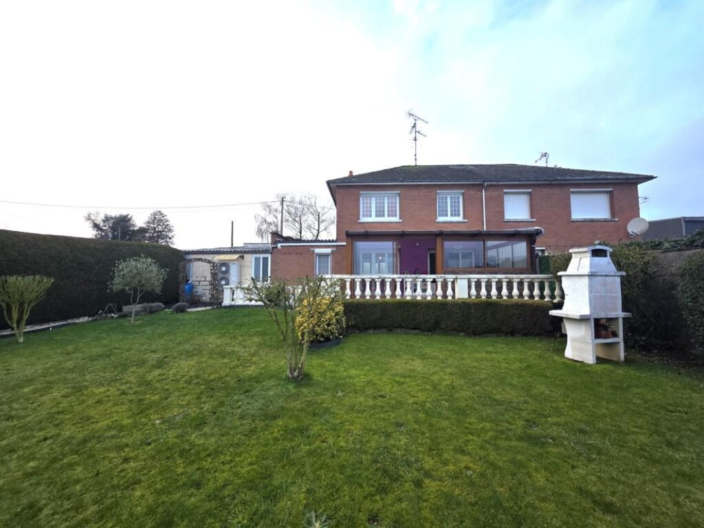 Maison semi-individuelle 103m² avec véranda, garage et jardin clos – 6 pièces – 3 chambres – 103 m²