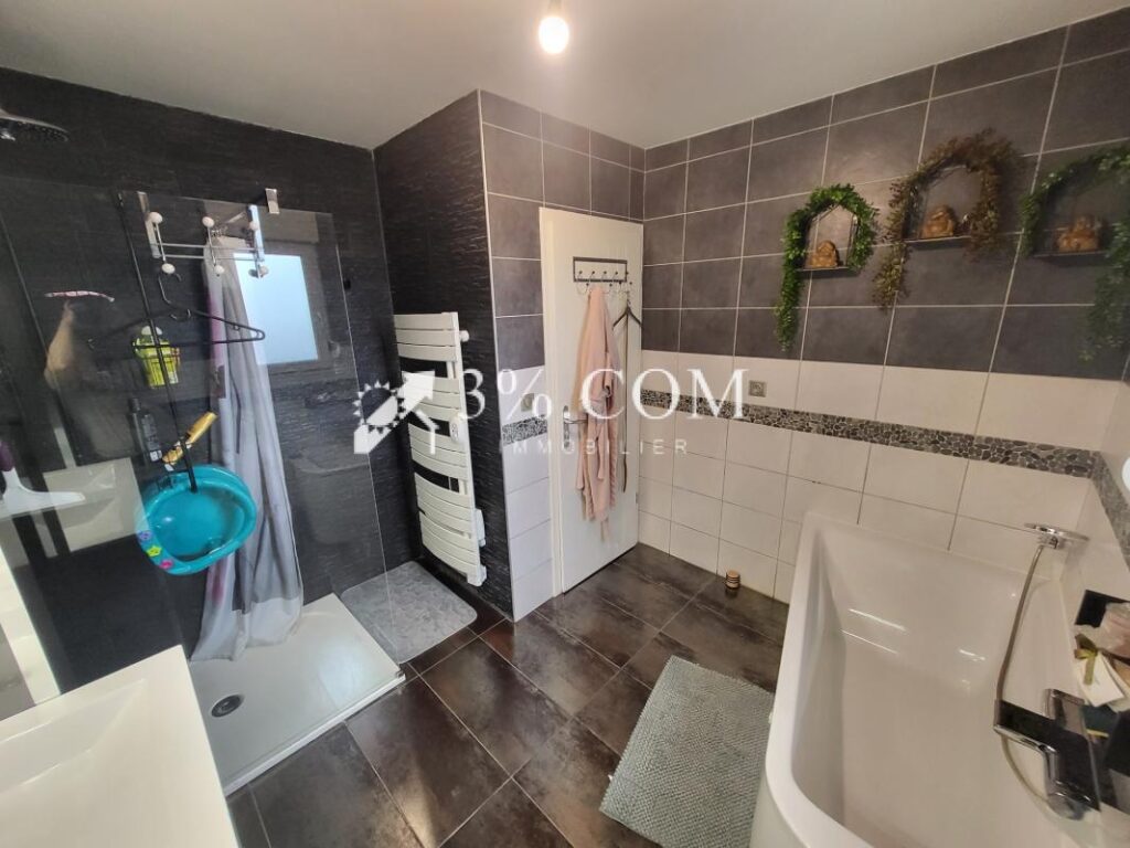 Très belle maison individuelle – 10 pièces – 230 m2 – A VOIR – 10 pièces – 4 chambres – 230 m²