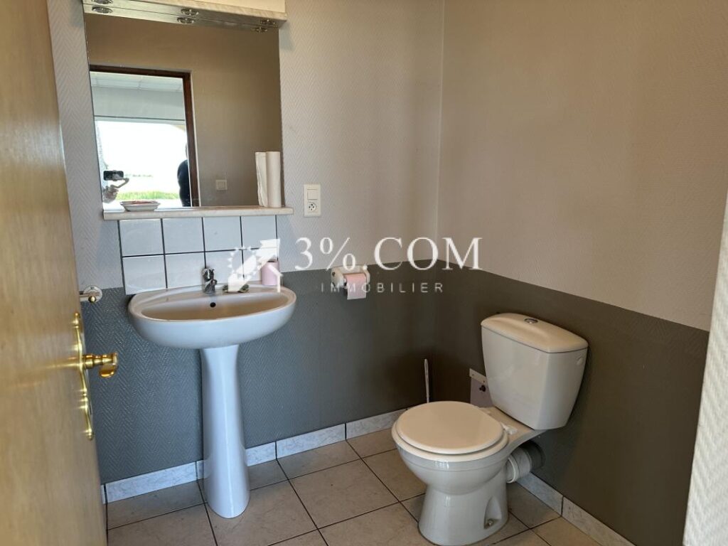 Locaux commerciaux avec logement 639 m2 DOMBASLE EN XANTOIS – 12 pièces – 6 chambres – 639 m²