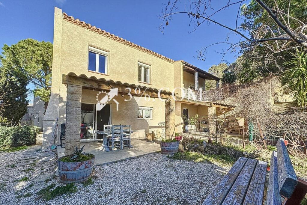 Charmante Maison de 178 m2 +Local professionnel de 150 m2 d – 8 pièces – 4 chambres – 178 m²