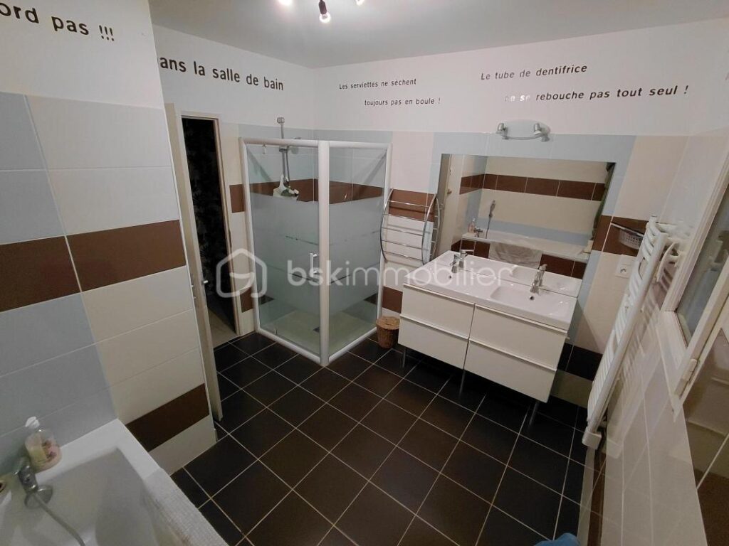 Superbe villa avec vue sur le château de GRIGNOLS – 7 pièces – 5 chambres – 210 m²