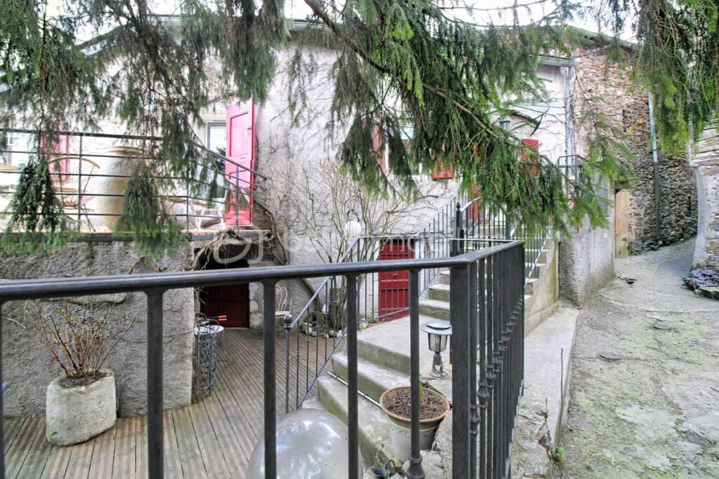 Coup de cœur : Ensemble de 3 maisons de caractère aux portes des Cévennes – 10 pièces – 5 chambres – 150 m²