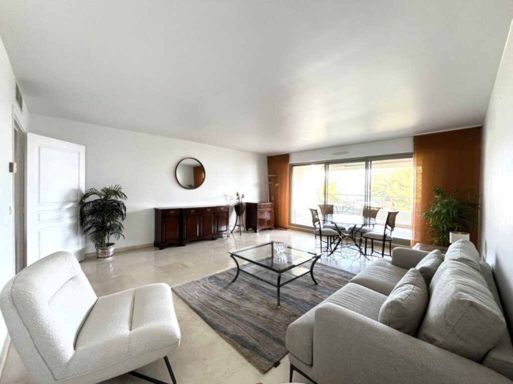 NICE OUEST – AV. DE LA LANTERNE / FABRON 4P – 120 m² – Terrasses 48 m² – Vue mer – Clim – Piscine – Garages – 4 pièces – 3 chambres – 120 m²