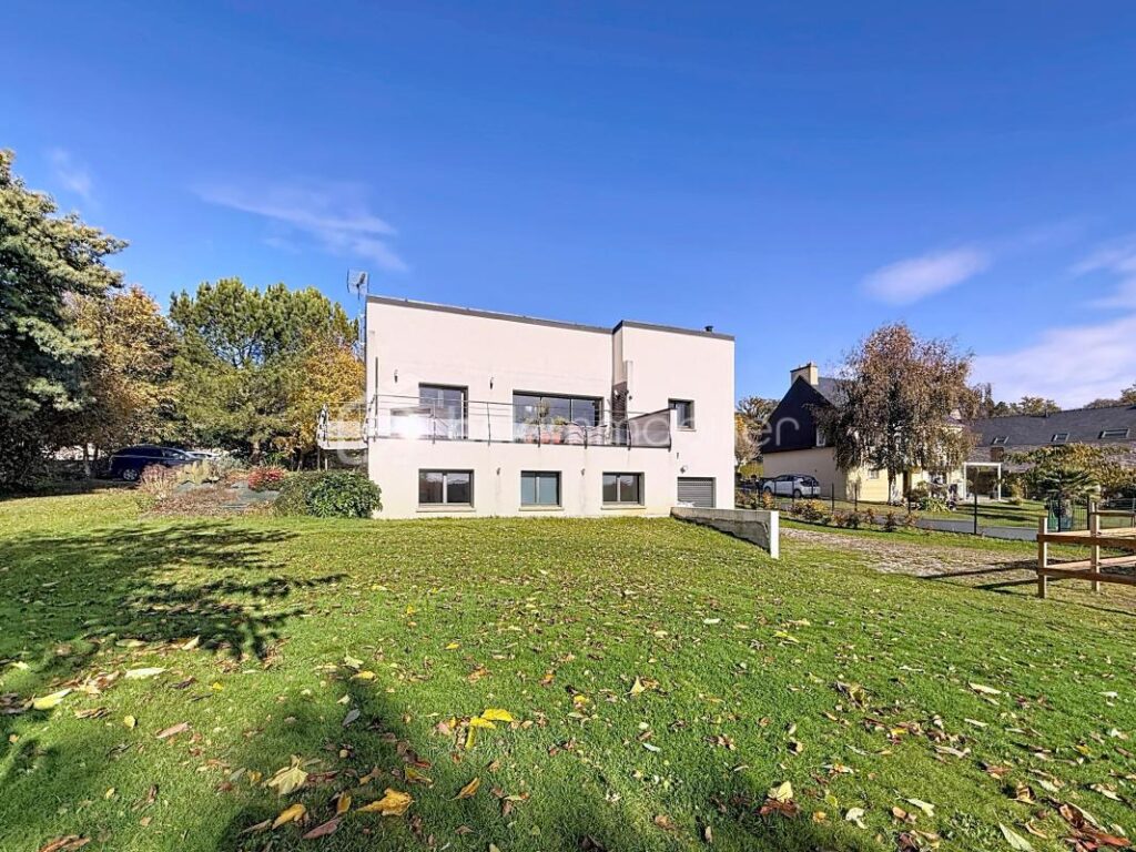 Maison contemporaine 136 m² – terrain 4 000 m² – grand séjour 60 m² – 10 min Redon – 5 pièces – 3 chambres – 136 m²