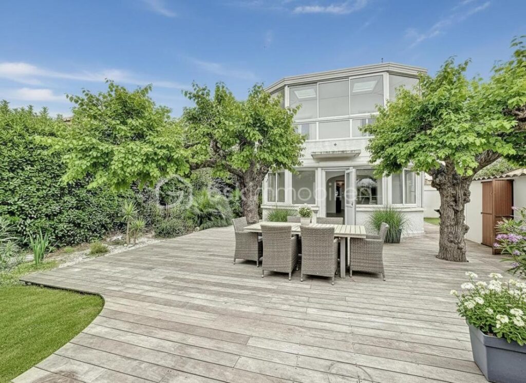 *** Villa T5 de 140m2 sur un terrain de 550m2 avec piscine et vue étangs à PALAVAS *** – 5 pièces – 4 chambres – 140 m²