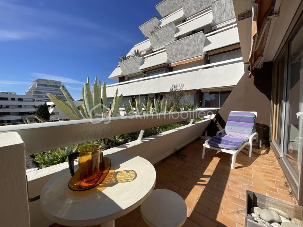 Hyper centre de La Grande-Motte – Appartement lumineux avec balcon et grand garage – 2 pièces – 1 chambre – 45 m²