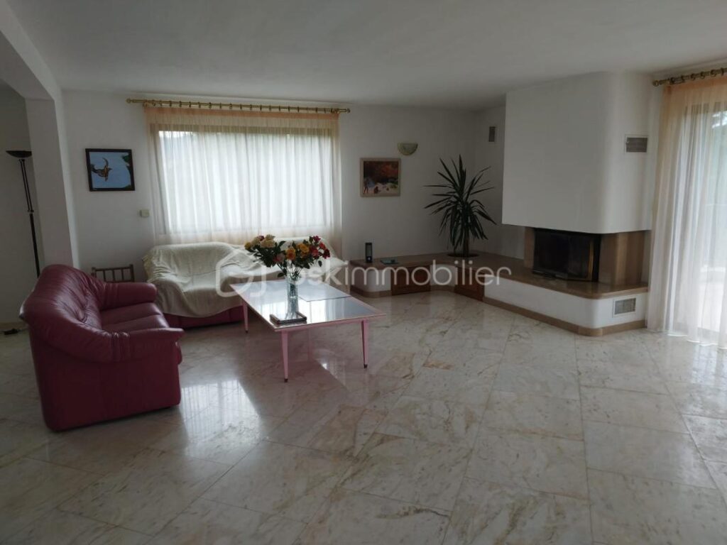 belle demeure de 420 m² sur grand terrain de 2000 m² avec piscine – 11 pièces – 6 chambres – 420 m²