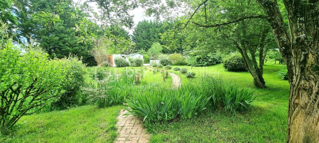 Maison de 164 m² avec piscine – CHEILLE – 7 pièces – 5 chambres – 164 m²