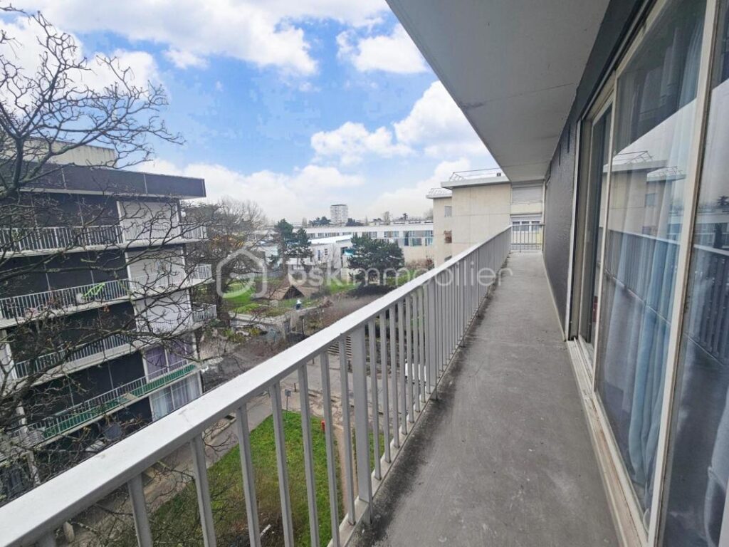 Appartement F4 82m² 3 chambres grand balcon 30m² triple exposition cave parking – 4 pièces – 3 chambres – 82 m²