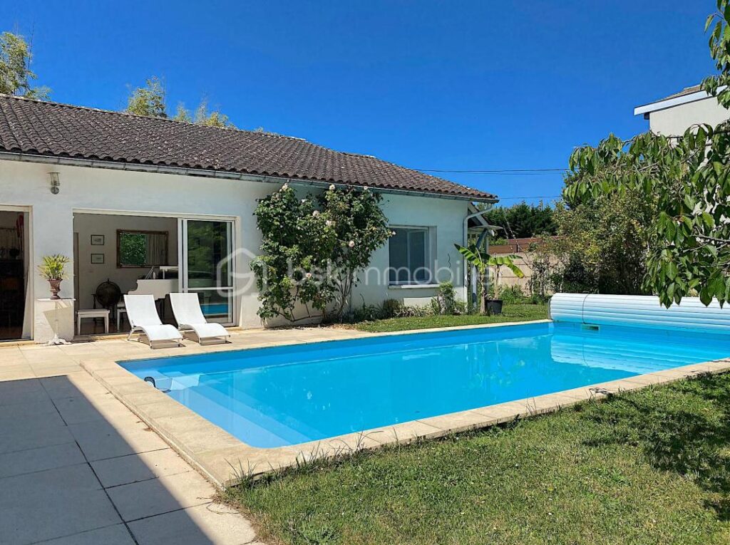 Maison avec 4/5 chambres + un studio indépendant + une piscine !!! De l’espace, du calme et du charme !!! – 8 pièces – 5 chambres – 215 m²