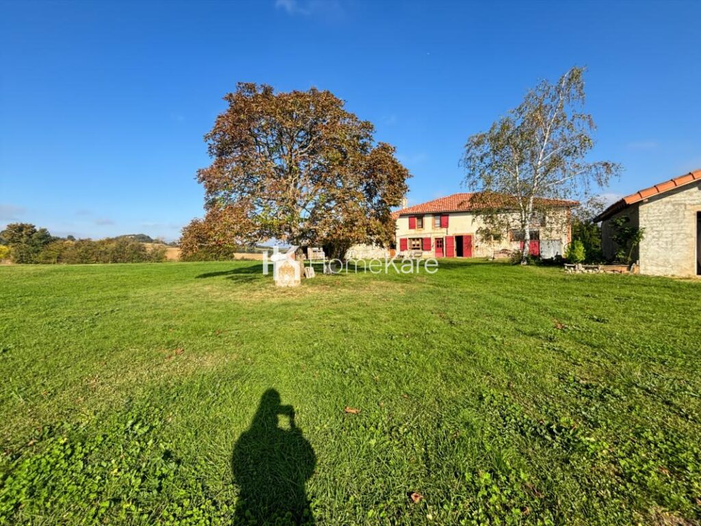 VUE PYRENNEES !!! – 5 pièces – 3 chambres – 197 m²