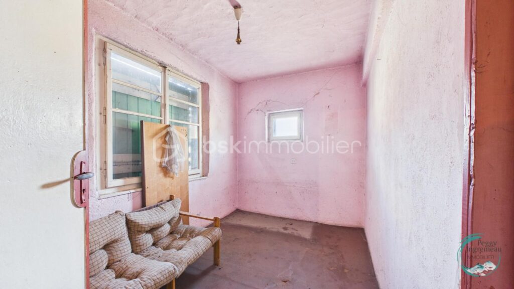 Maison individuelle à rénover – Fort potentiel – Cluses – 6 pièces – 5 chambres – 226 m²