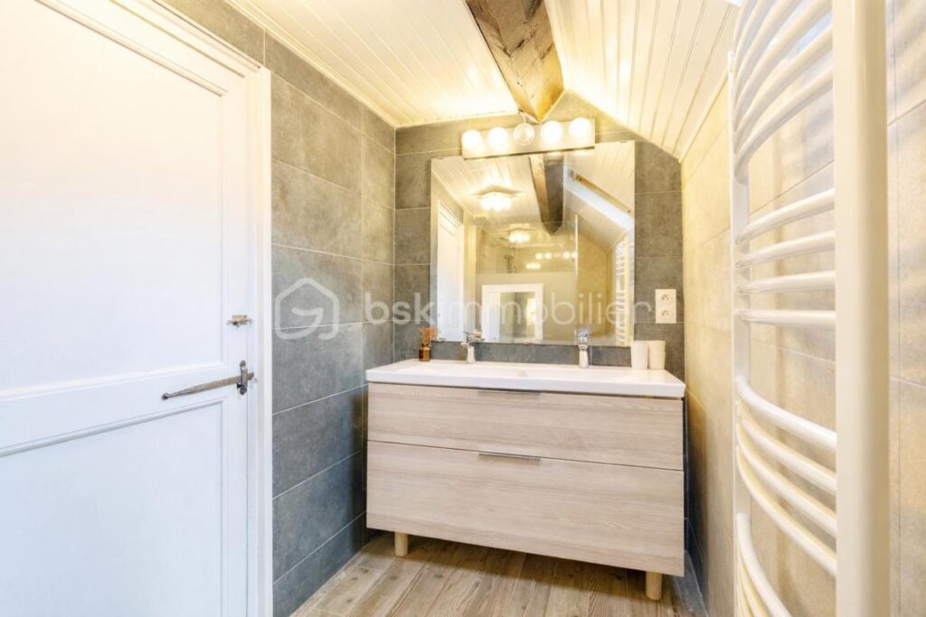 Maison de caractère de 170m2 sur un terrain de 2370m2 – 6 pièces – 4 chambres – 168 m²