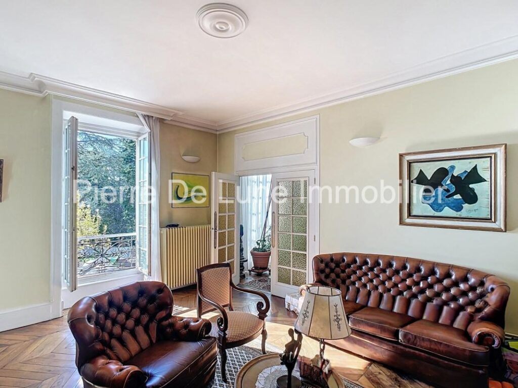 Propriété de caractère avec vue panoramique – 10 pièces – 4 chambres – 426 m²