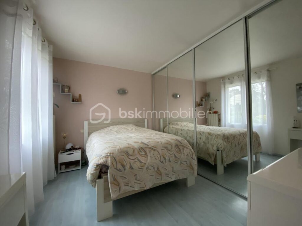 MAISON DE 190 m2-TERRAIN 15199 M2- 4 CHAMBRES-2 SALLES D’EAU-2 WC-PISCINE-GARAGE-ECURIE 33M2 – 7 pièces – 4 chambres – 190 m²