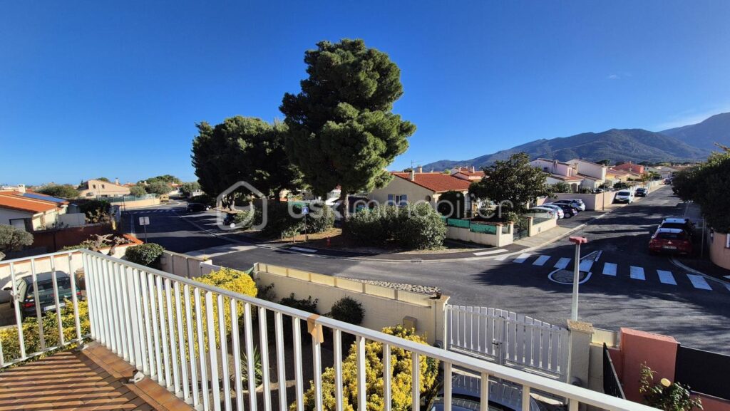 A VENDRE MAISON DEUX FACES TRAVERSANTE DE 152M² SUR TERRAIN DE 261M² A SAINT ANDRE – VUE SUR LES ALBERES – QUATRE CHAMBRES – GARAGE – CLIMATISATION REVERSIBLE – CHEMINEE – AUCUN VIS A VIS – 7 pièces – 4 chambres – 152 m²