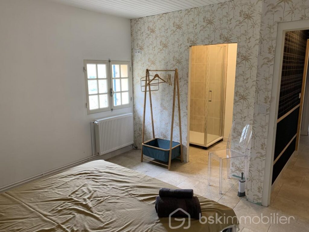 Grande maison lumineuse de 252m² – 7 pièces – 5 chambres – 252 m²