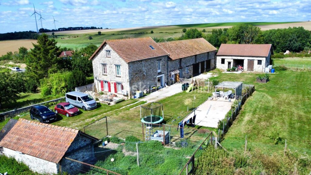 À vendre Authentique longère rénovée avec dépendances et grand terrain Saint-Gengoulph (proche Gandelu, 02) – 8 pièces – 5 chambres – 200 m²