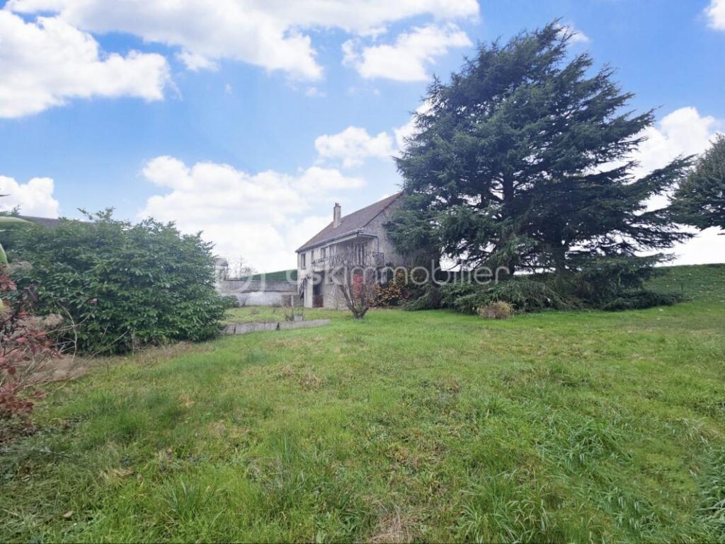 BIEN AVEC VUE IMPRENABLE SUR LA LOIRE – 5 pièces – 3 chambres – 94 m²