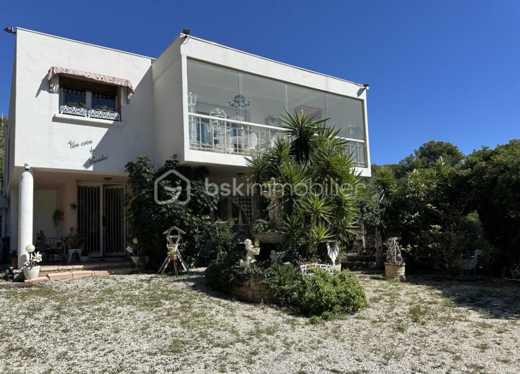 Villa 208 m2 – Vue Rade De TOULON – 7 pièces – 5 chambres – 208 m²