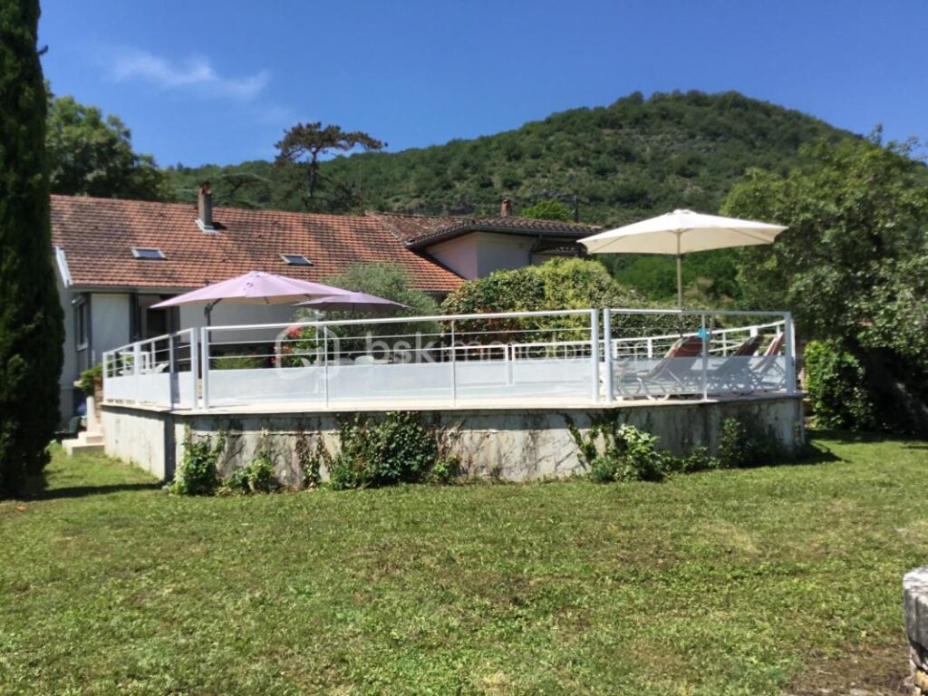 Une perle en centre village Saint Antonin Noble Val – 4 pièces – 3 chambres – 147 m²