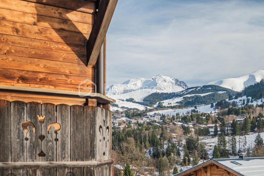 MEGEVE- CHALET FAMILIAL AU COEUR D’UN HAMEAU HISTORIQUE – 12 pièces – 7 chambres – 243 m²