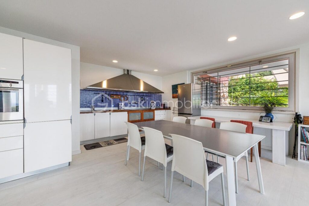 Superbe Maison rénovée de 219m2, 5 pièces, 4 chambres – Quartier du Trayas – 5 pièces – 4 chambres – 219 m²