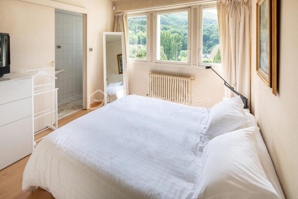 Profitez du luxe paisible d’une maison d’architecte au cœur de Lourdes – 8 pièces – 5 chambres – 310 m²