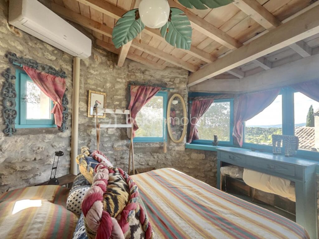 Ménerbes – Exceptionnelle Propriété avec Vues à 360° – Maison Principale, Pigeonnier & Jardin Piscine – 8 pièces – 3 chambres – 176 m²