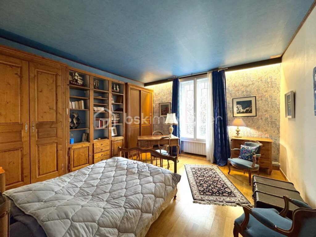 Demeure des années 1930 avec jardin arboré de 1900 m² Appartement Indépendant – 8 pièces – 5 chambres – 350 m²