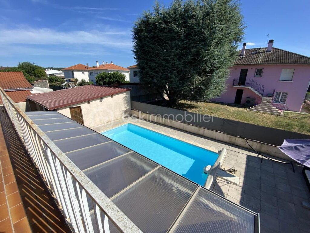Maison avec piscine à vendre : Profitez de l&rsquo;évasion en ville ! – 5 pièces – 4 chambres – 140 m²