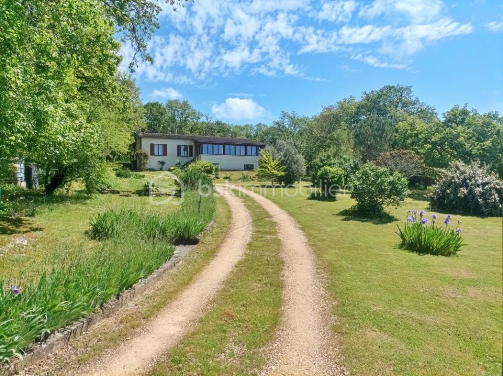 Maison 157m2 de plain-pied avec vue dégagée – 5 min de Catus – 6 pièces – 3 chambres – 157 m²