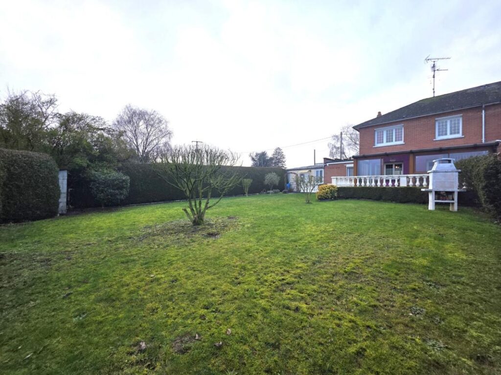 Maison semi-individuelle 103m² avec véranda, garage et jardin clos – 6 pièces – 3 chambres – 103 m²