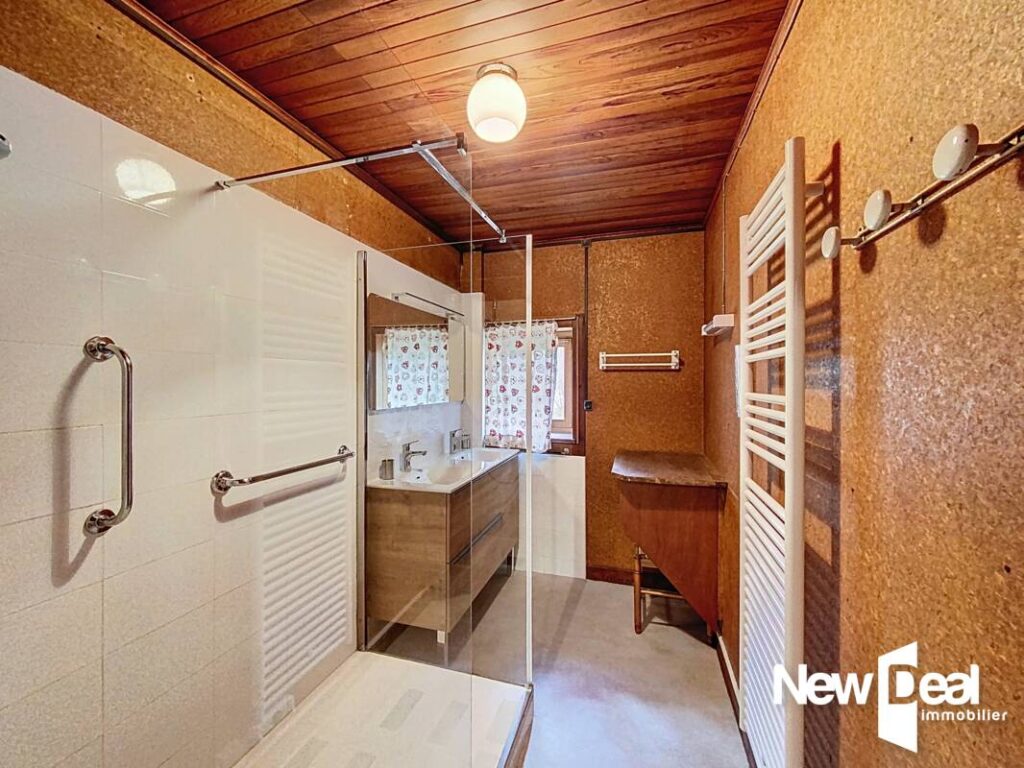 LES HOUCHES – MAISON DE PAYS – 15 pièces – 12 Chambres – 330 m² environ – Terrain 1897 m² – 15 pièces – 12 chambres – 333 m²