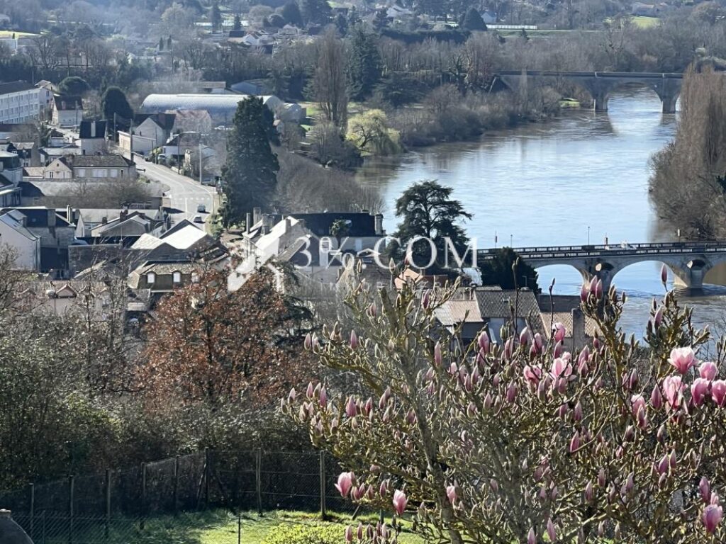 3%. COM IMMOBILIER À CHAUVIGNY VILLA COUP DE COEUR – 7 pièces – 4 chambres – 246 m²