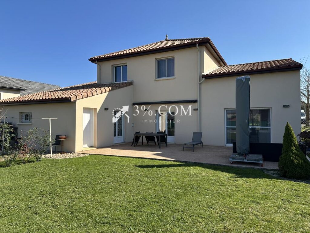 Maison individuelle 7 pièces dont 4 chambres 164 m2 TOUL – 7 pièces – 4 chambres – 164 m²