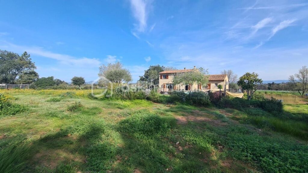 PROPRIÉTÉ D’EXCEPTION AU CŒUR DES VIGNES – LA GARDE-FREINET – 6 pièces – 4 chambres – 162 m²