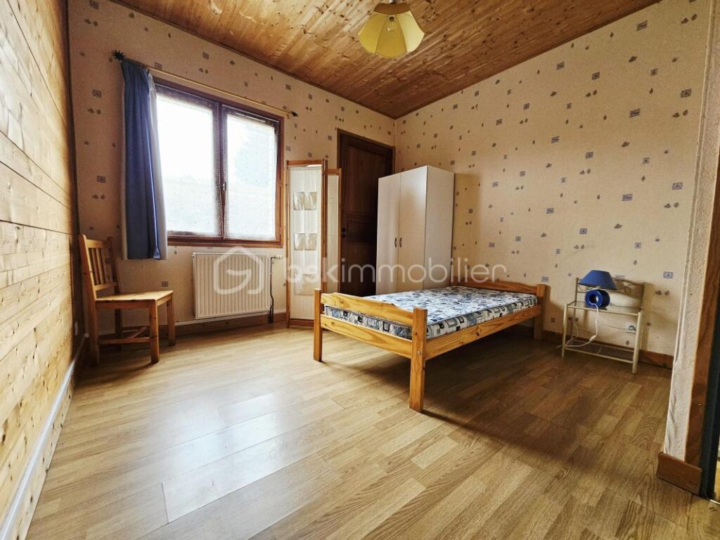 Grande maison rénovée avec activité touristique: gîte classé 3 étoiles et chambres d’hôtes – Fort potentiel à Besse-et-Saint-Anastaise – 12 pièces – 8 chambres – 435 m²