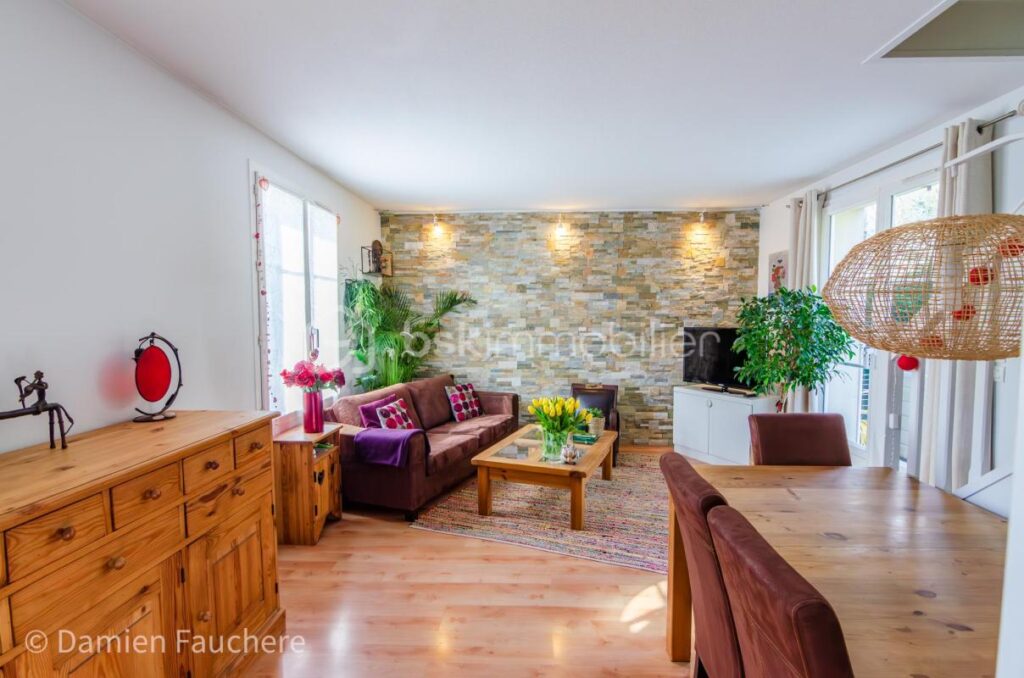 Aux JONCHERETTES ! Maison 75m², 3 Chambres, Parkings et JARDIN avec vue sur Forêt ! – 4 pièces – 3 chambres – 75 m²