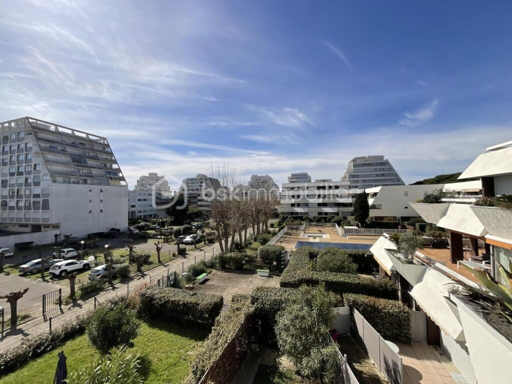 Hyper centre de La Grande-Motte – Appartement lumineux avec balcon et grand garage – 2 pièces – 1 chambre – 45 m²