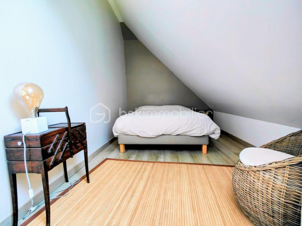 Maison av jardin arboré vue dégagée et sous-sol total ! – 10 pièces – 4 chambres – 239 m²