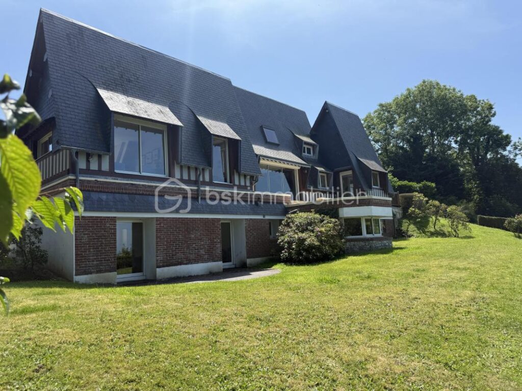 À VENDRE – Propriété avec Vue Mer à Villerville – 9 pièces – 6 chambres – 340 m²