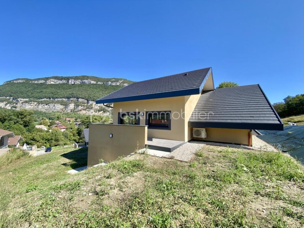 Magnifique maison 5 pièces sur 1088m2 de terrain à l&rsquo;entrée de Sillingy – 5 pièces – 4 chambres – 154 m²