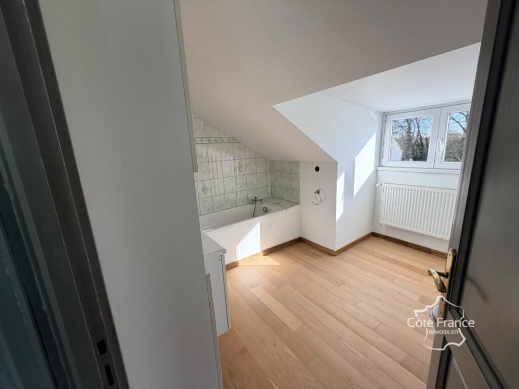 Maison 6 pièces 143 m2 1 880 m2 de terrain Bersillies (5 – 6 pièces – 4 chambres – 143 m²