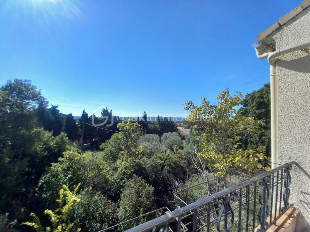 PROPRIETE avec Vue sur le Pont du Gard – Rare sur le secteur – 9 pièces – 6 chambres – 248 m²